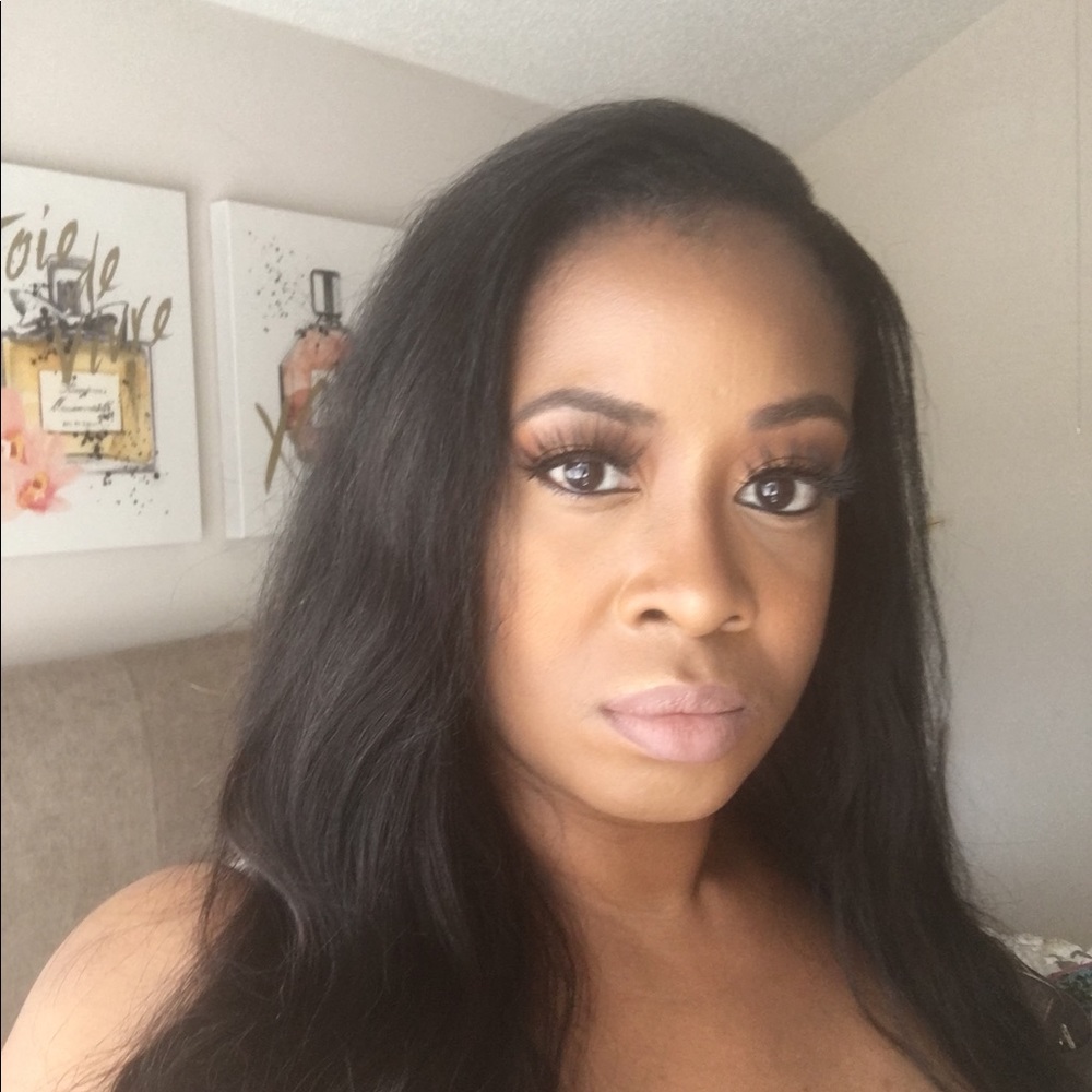 Meet your Posher, Latoya